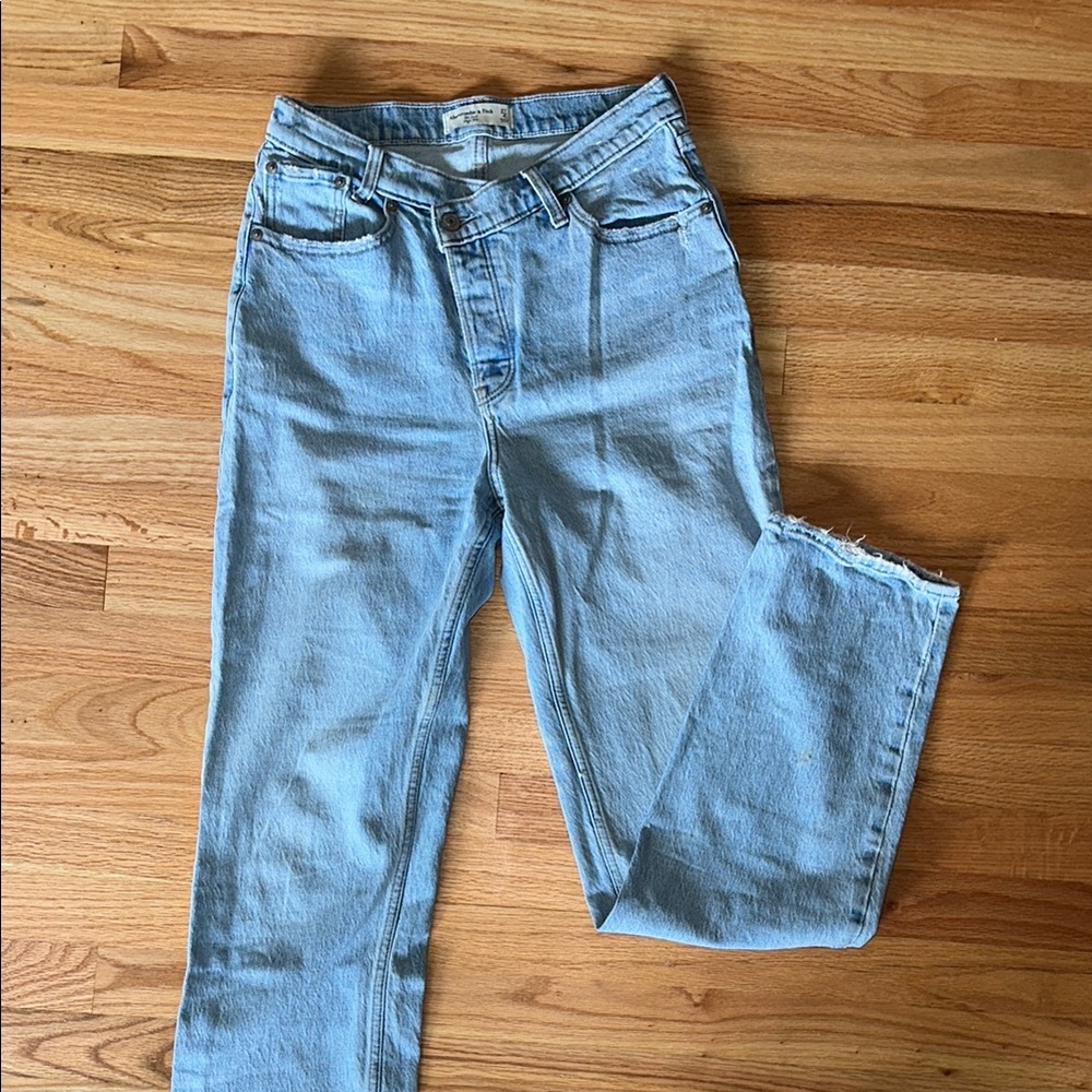 Abercrombie The Dad high rise Asymmetrical Waist Button Fly- LONG jeans